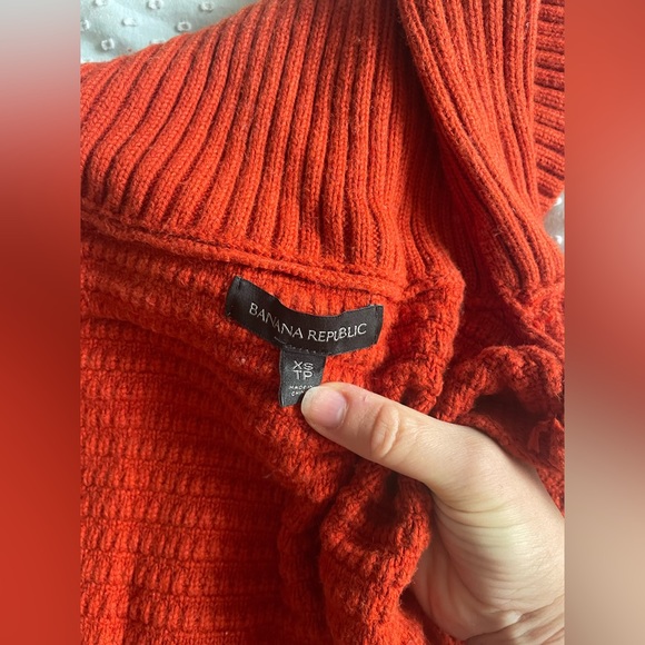 Banana Republic sleeveless knit turtleneck - Picture 2 of 3